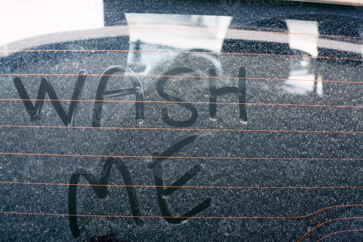 gros plan de la poussière de voiture avec inscription photo