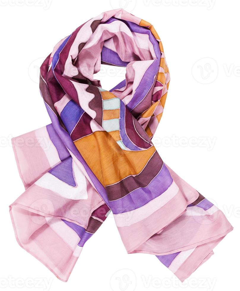 foulard noué en batik de soie peint en rose photo