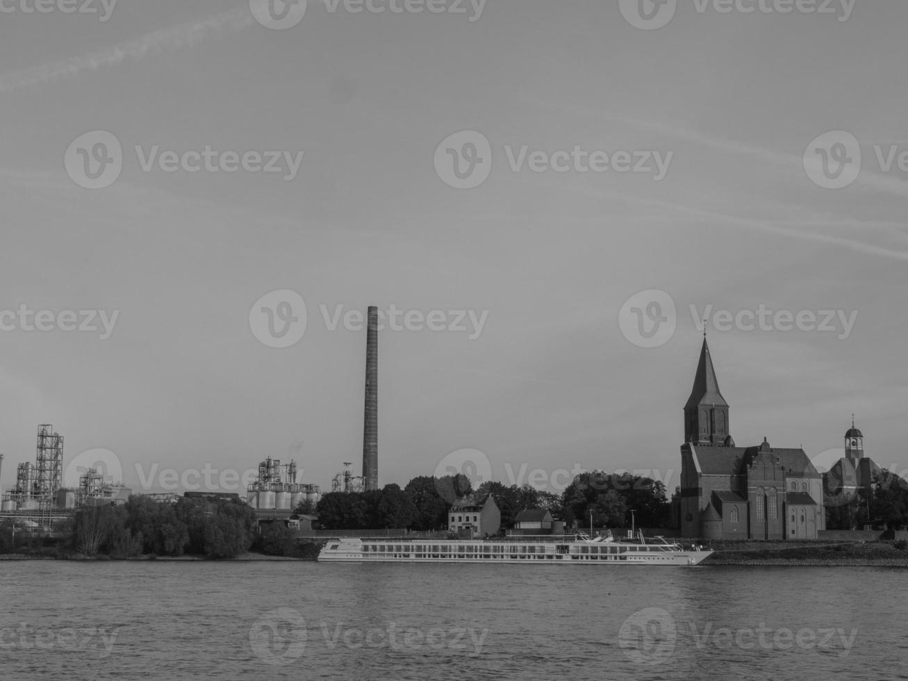 la ville d'emmerich au bord du rhin photo