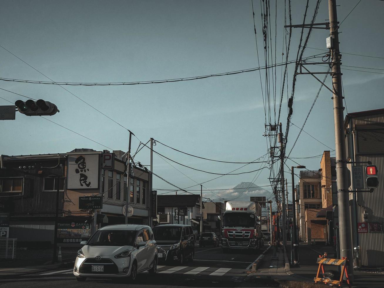 tokyo, japon, 6 novembre 2019 voiture sur la route au japon photo