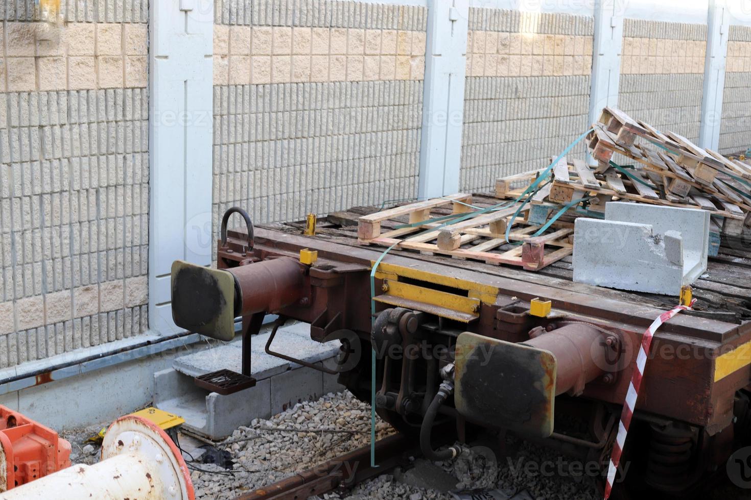 voies ferrées et wagons de chemin de fer en israël. photo