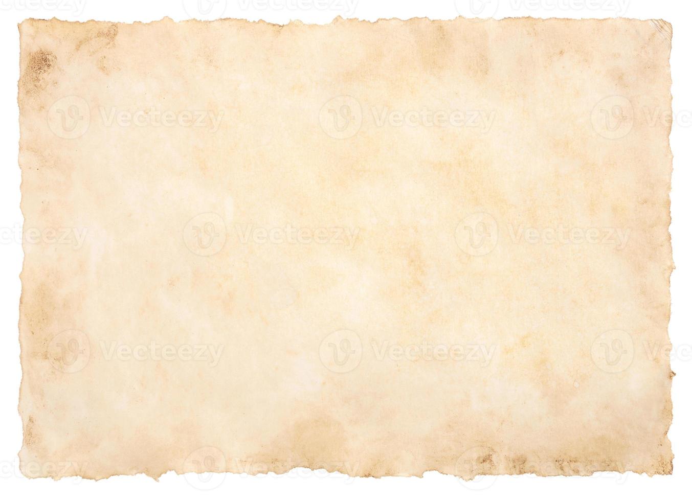 Ancienne feuille de papier parchemin vieilli ou texture vintage isolé sur fond blanc photo