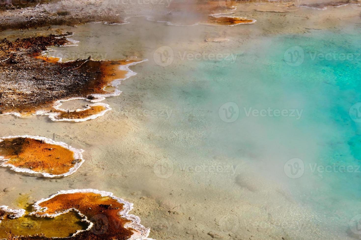 printemps silex du bassin inférieur du geyser dans le parc national de Yellowstone photo