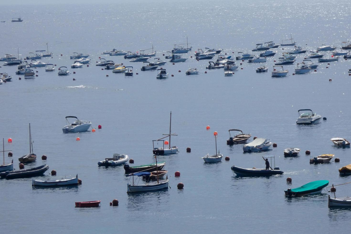 littoral méditerranéen, mer et ciel bleu en été photo