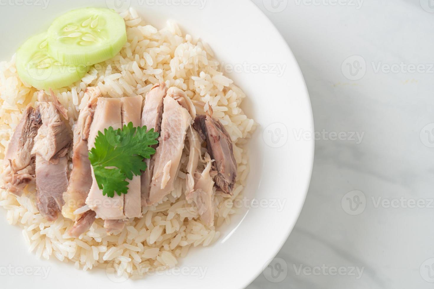 riz au poulet hainanais ou riz vapeur au poulet photo