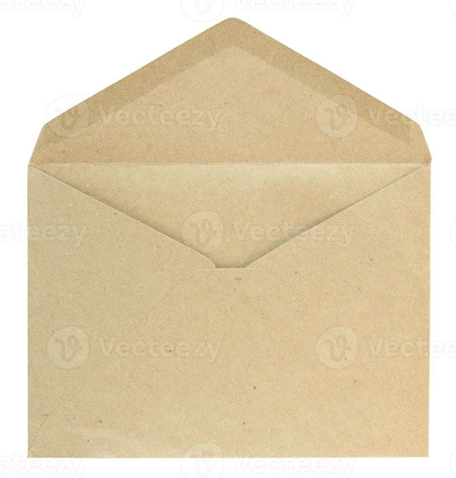 Enveloppe vierge isolée sur fond blanc avec un tracé de détourage photo