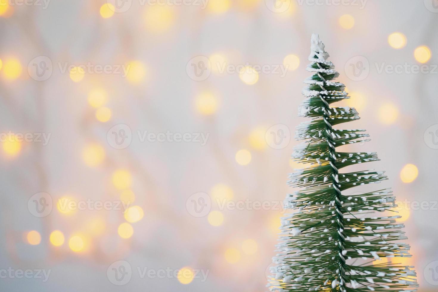 arbre de noël avec fond clair bokeh photo