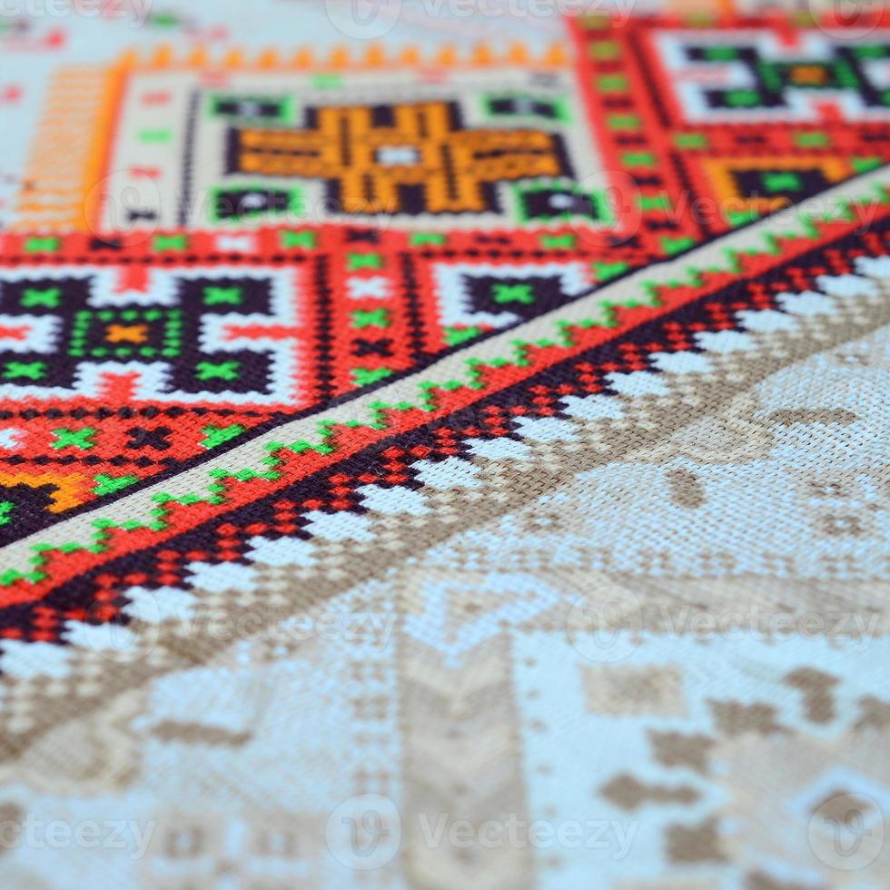 motif de broderie tricoté d'art populaire ukrainien traditionnel sur tissu textile photo