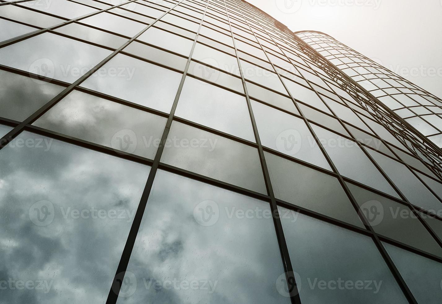 façades en verre de construction moderne. photo