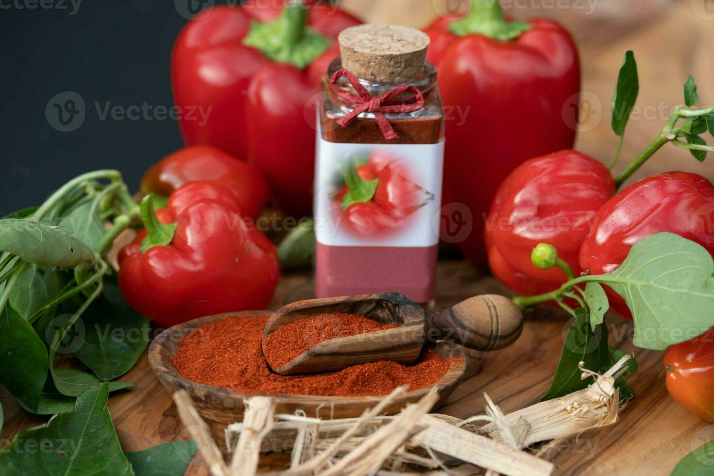 paprika rouge hongrois fumé doux ou épicé photo