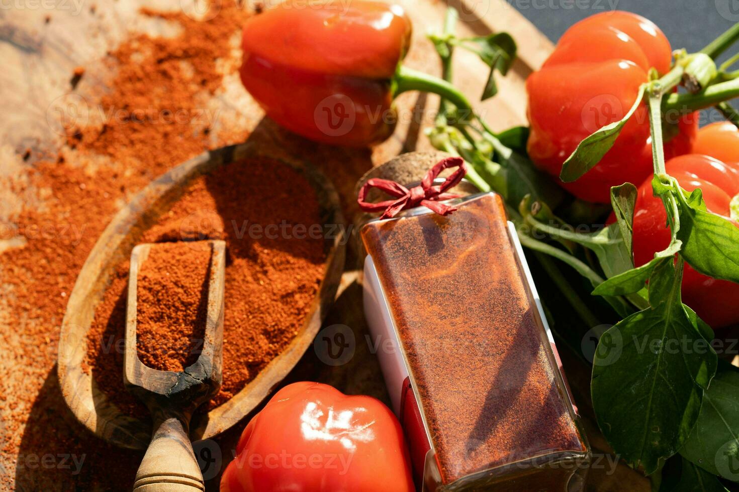 paprika rouge hongrois fumé doux ou épicé photo