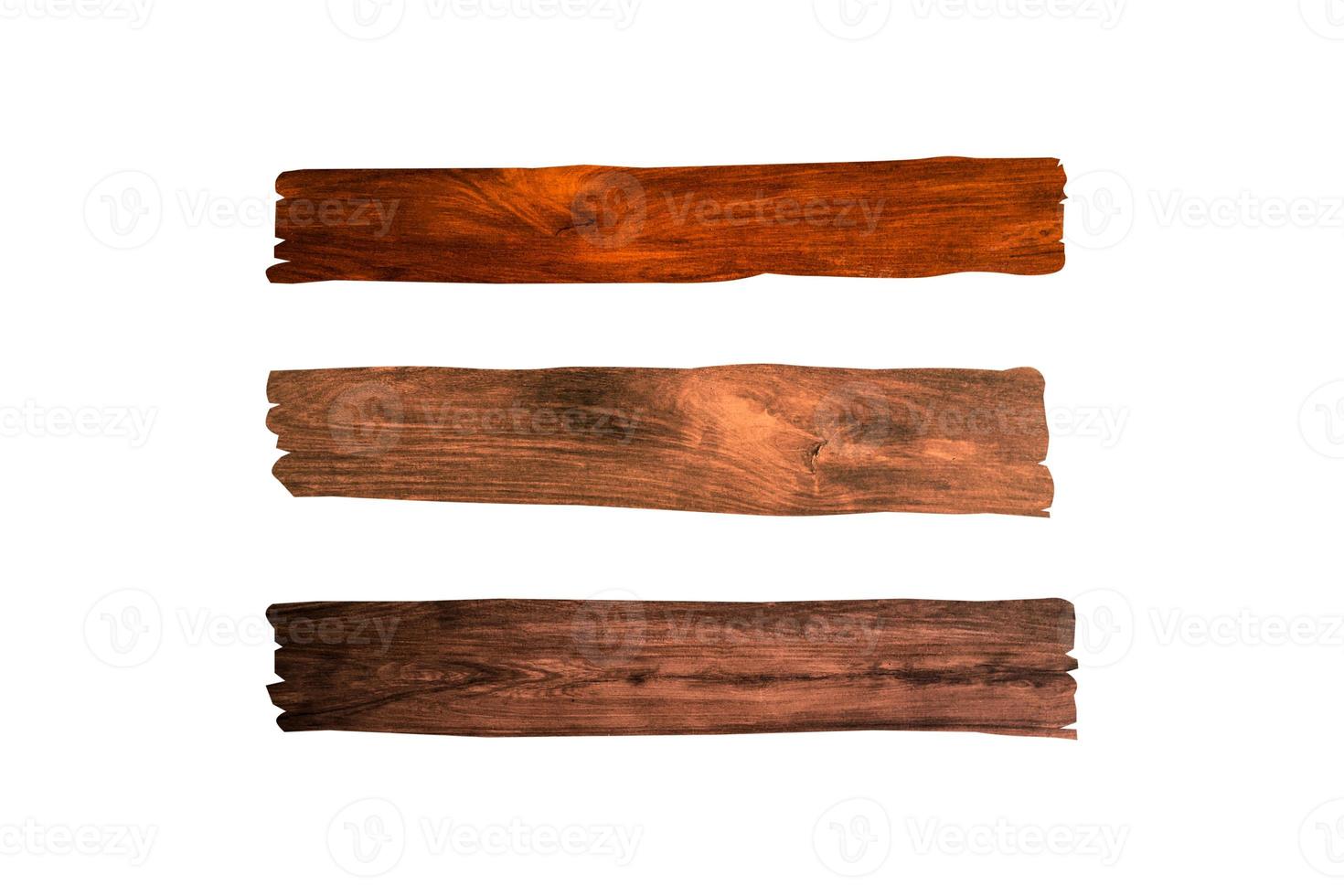 vue rapprochée de trois planches de bois horizontales isolées sur fond blanc avec un tracé de détourage pour la conception ou le travail photo