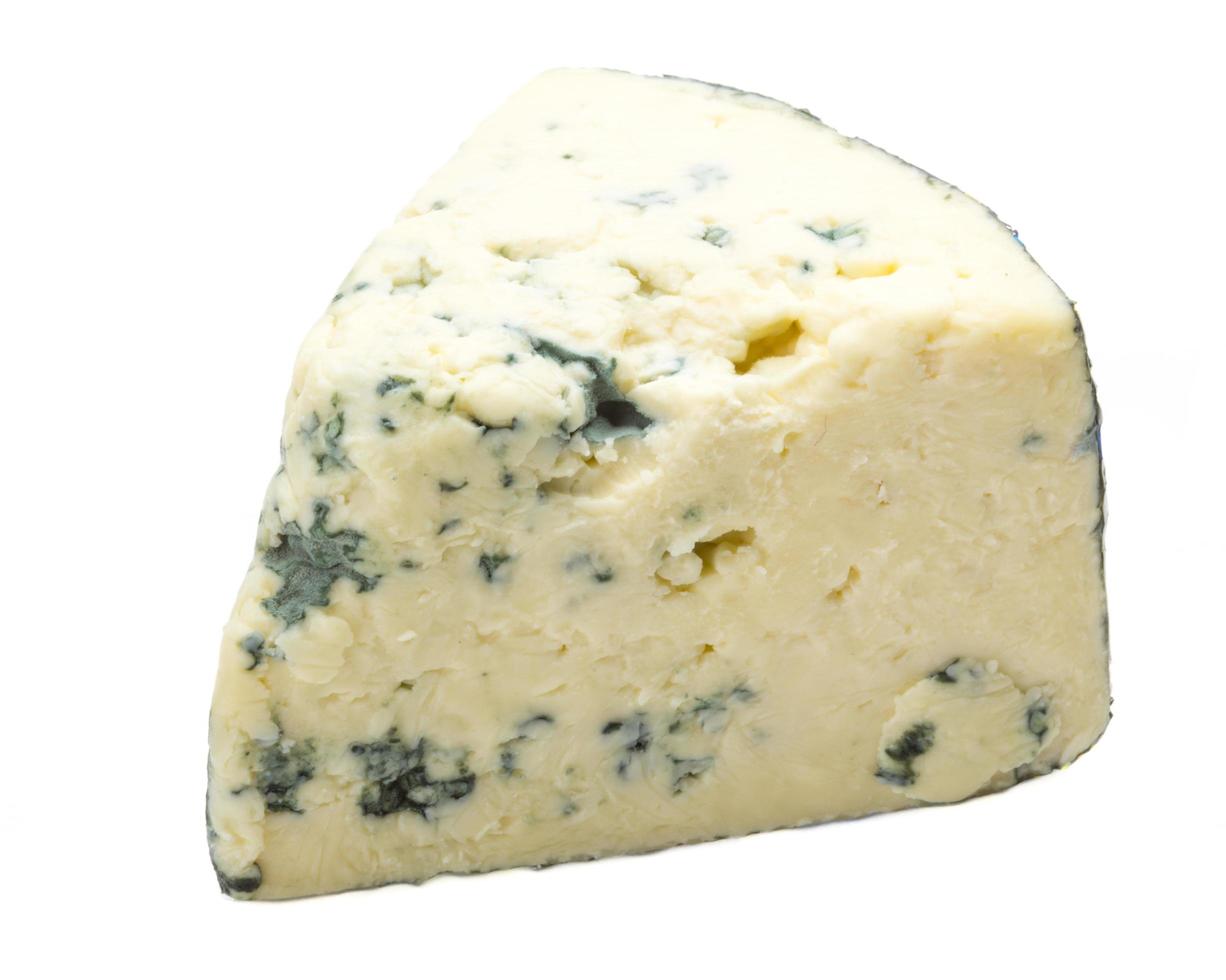 fromage bleu sur blanc photo