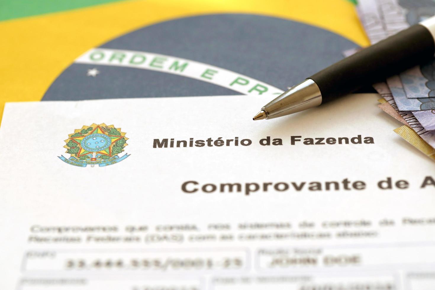 ternopil, ukraine - 20 mai 2022 preuve de collecte avec logo ministerio da fazenda - le ministère est responsable de la formulation et de la mise en œuvre de la politique économique et financière du pays photo