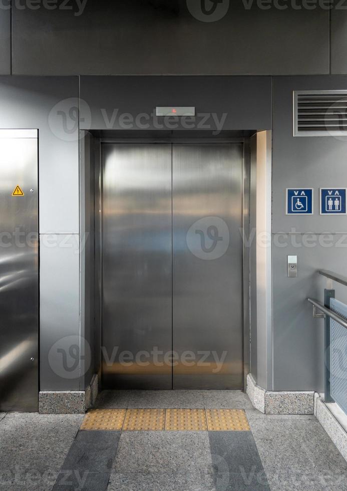 le nouvel ascenseur pour passagers. photo