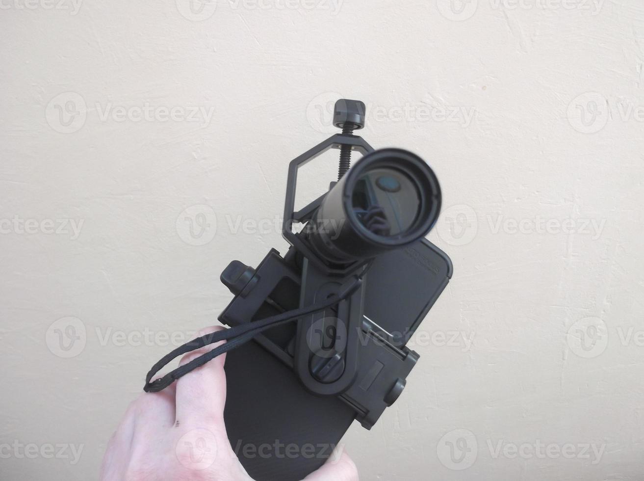 fixation entre télescope monoculaire et smartphone sur trépied photo