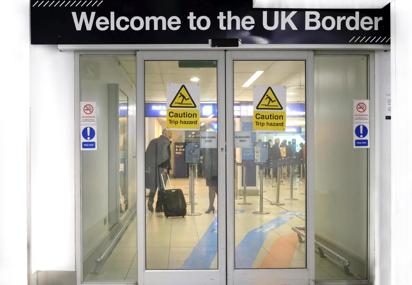 Londres, Royaume-Uni, 2019 - un panneau avec les mots Bienvenue à la frontière britannique accueille les passagers au contrôle frontalier de l'aéroport de Londres Heathrow. photo