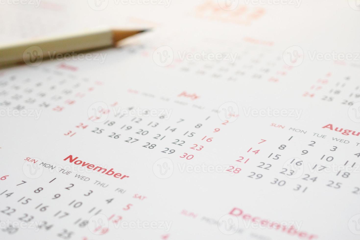 crayon blanc sur fond de calendrier concept de réunion de rendez-vous de planification d'entreprise photo