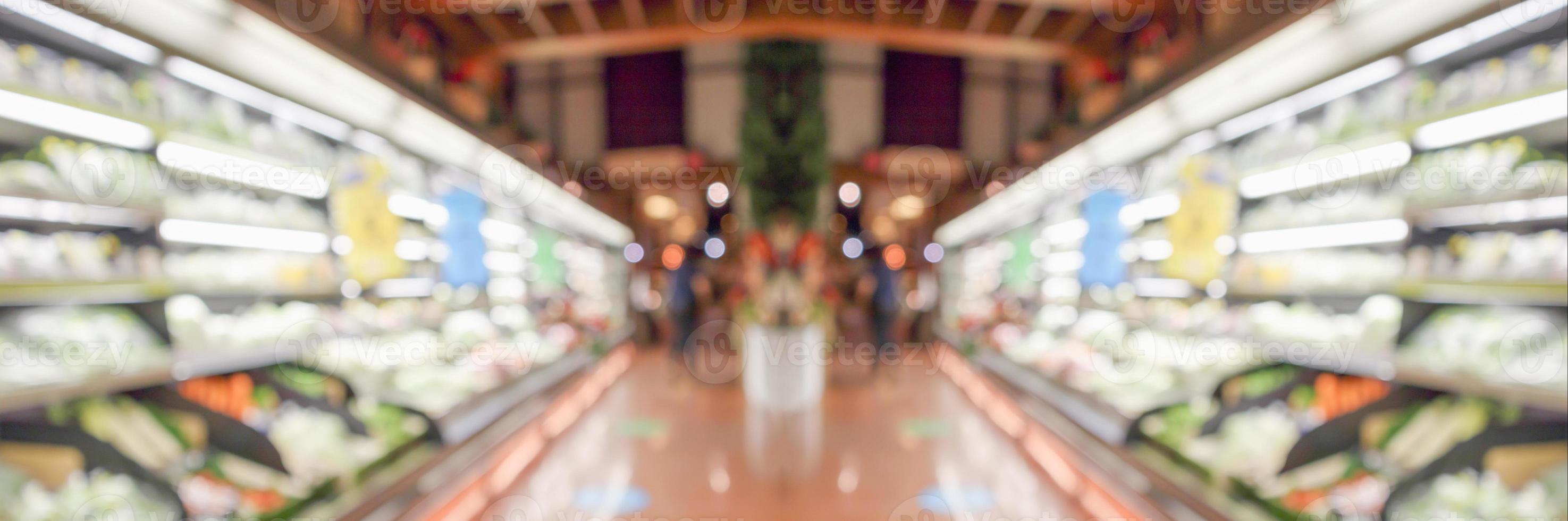 Étagères d'épicerie avec fruits et légumes arrière-plan flou photo