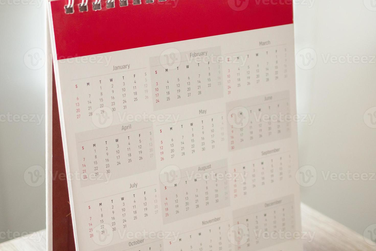 page de calendrier close up avec fond de mur blanc concept de réunion de rendez-vous de planification d'entreprise photo