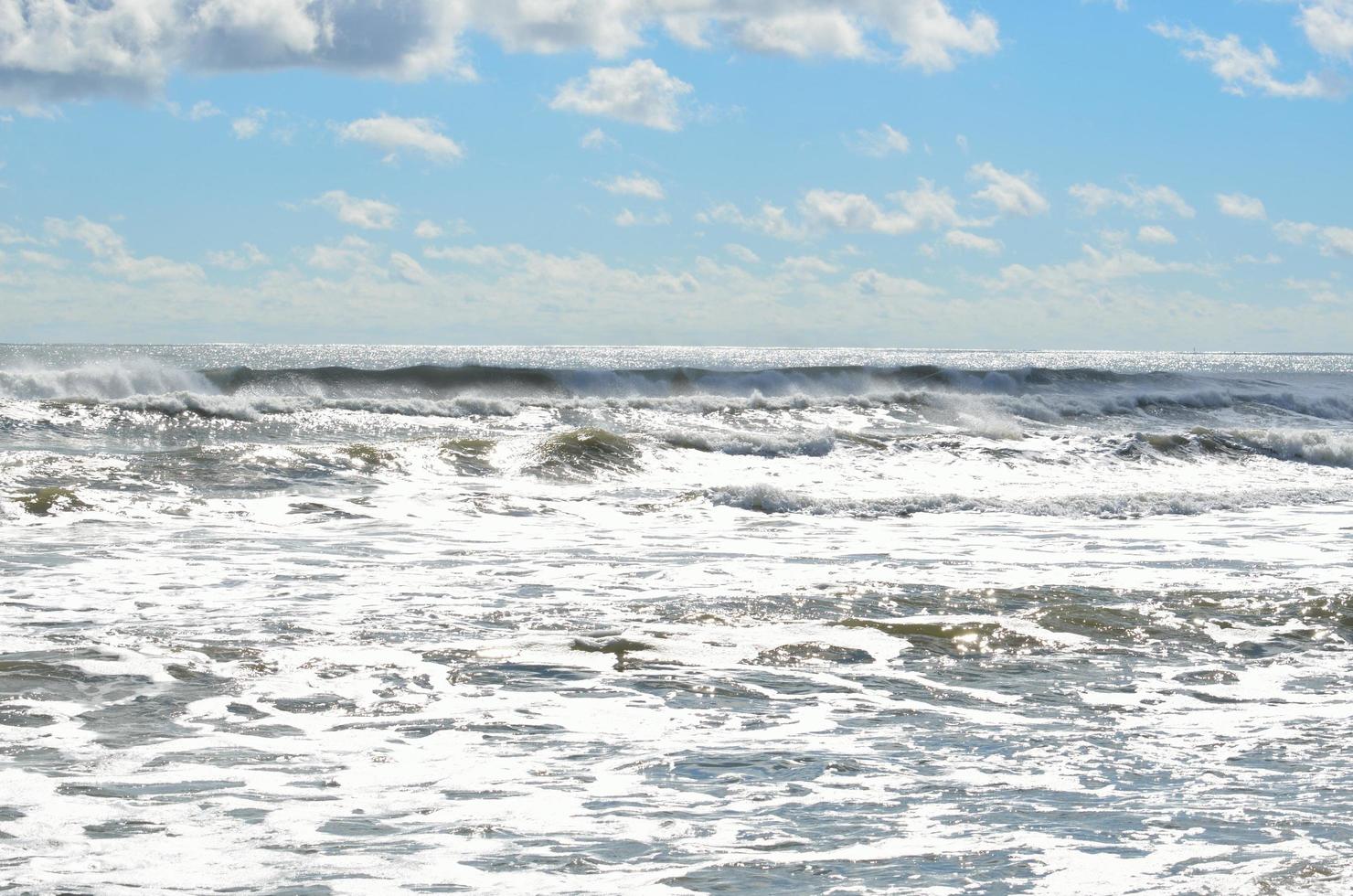 vagues de l'océan en été photo