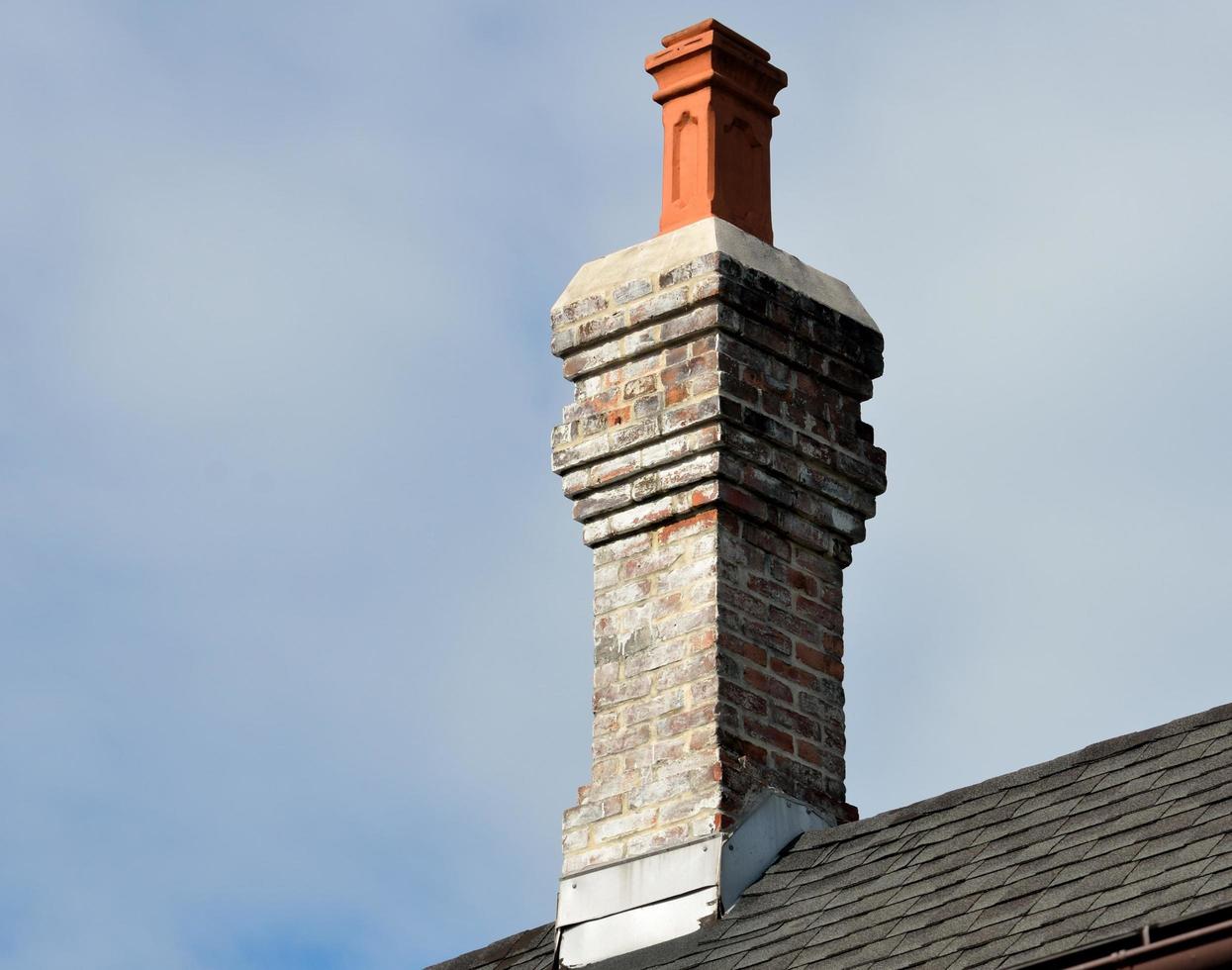 cheminée vintage sur un toit photo