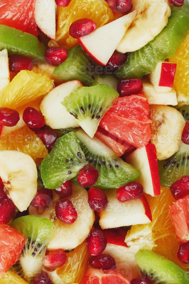 morceaux de gros plan de fruits raznfh en plein écran, salade de fruits. photo