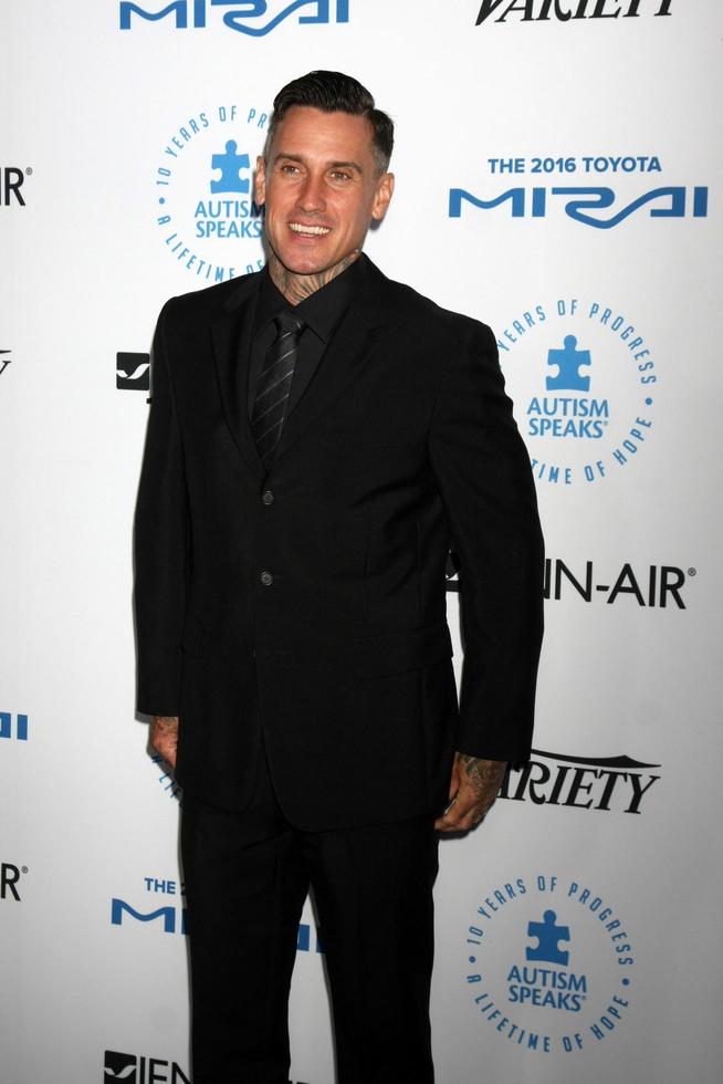 Los angeles - oct 8 - carey hart au gala du célèbre chef autism speaks au barker hanger le 8 octobre 2015 à santa monica, ca photo