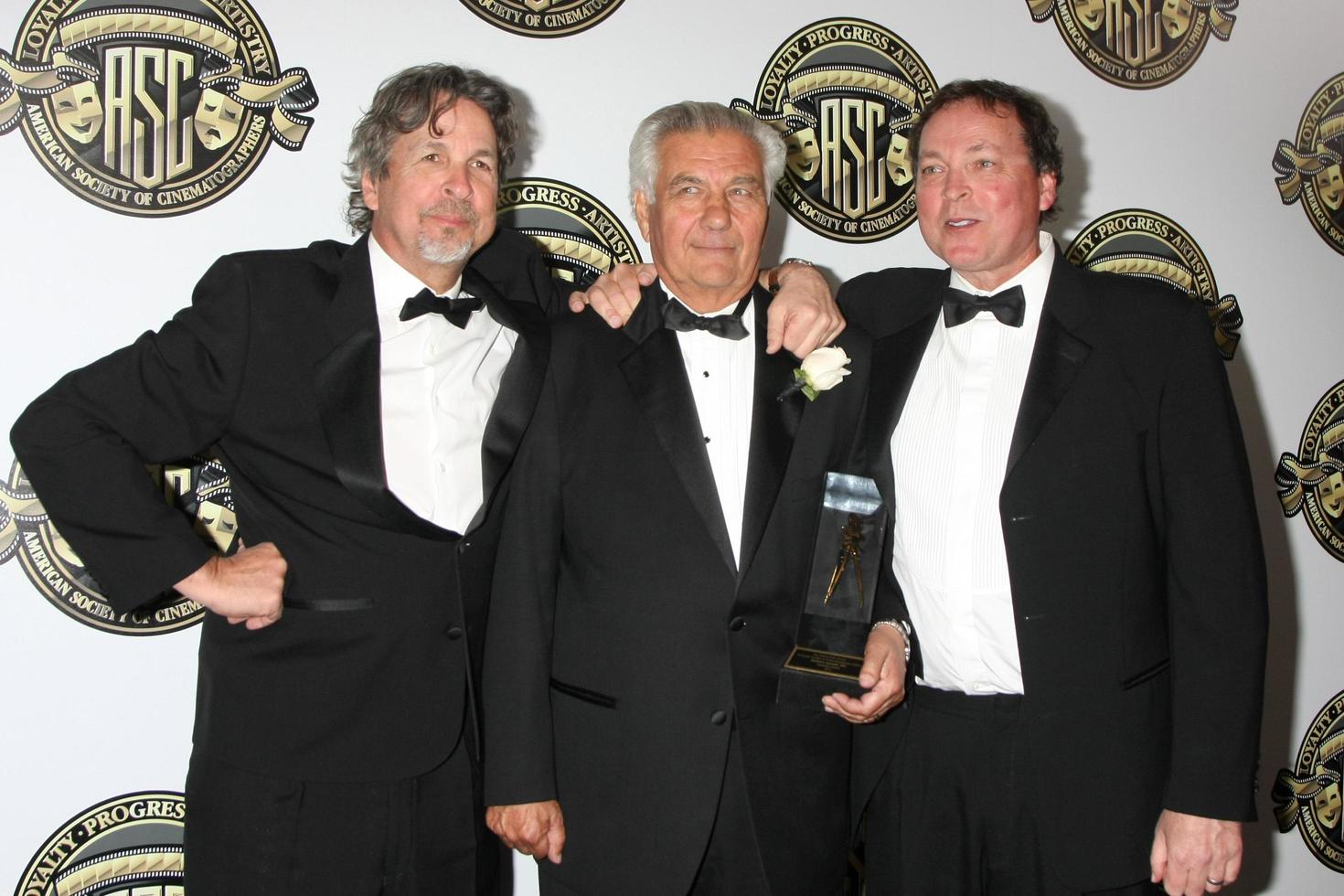 los angeles - 15 février - peter farrelly, matthew leonetti, bobby farrelly à la 2015 american society of cinematographers awards at a century plaza hotel le 15 février 2015 à century city, ca photo