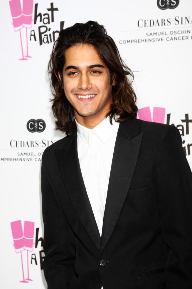 Los Angeles - 13 avril - Avan Jogia arrive au concert-bénéfice What a Pair à la grande scène le 13 avril 2013 à Santa Monica, Californie photo