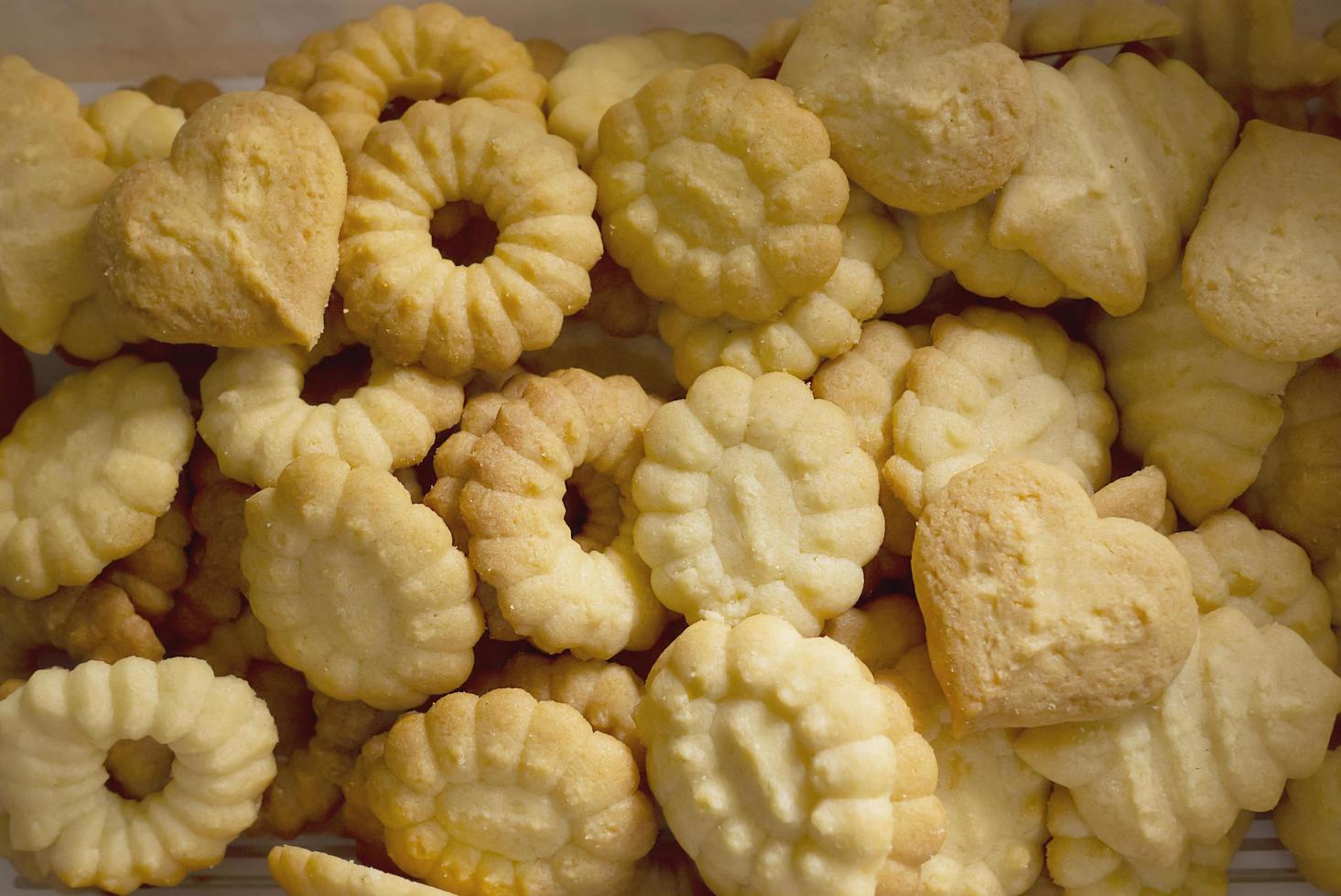 biscuits au beurre prêts à servir, collation croustillante fraîcheur laitière photographie de boulangerie pour l'utilisation de fond de dessert sucré alimentaire photo