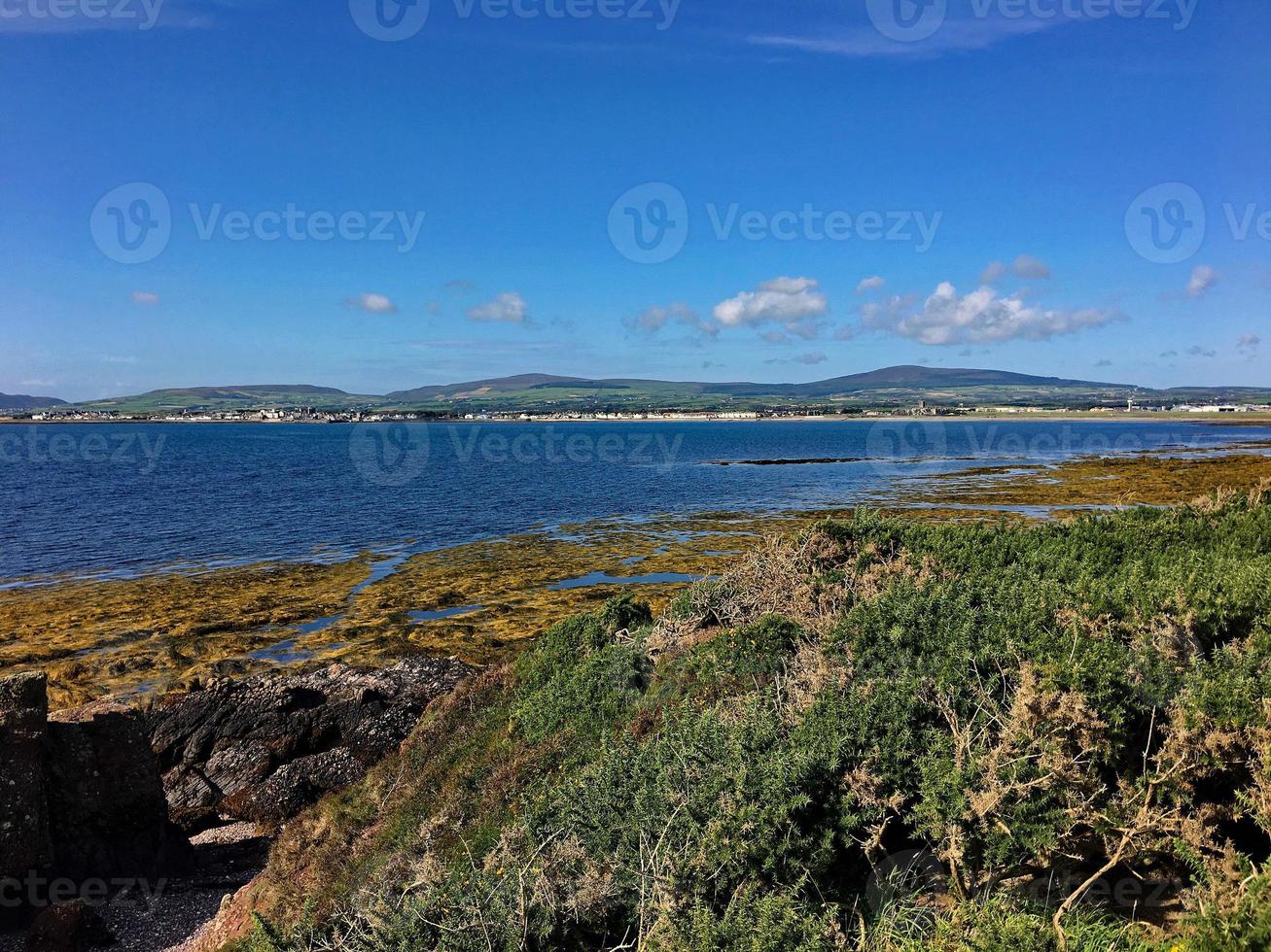 une vue sur l'île de man en été photo