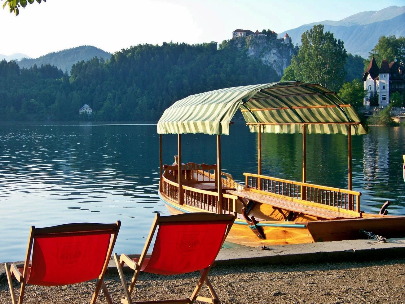 lac de bled en slovénie photo