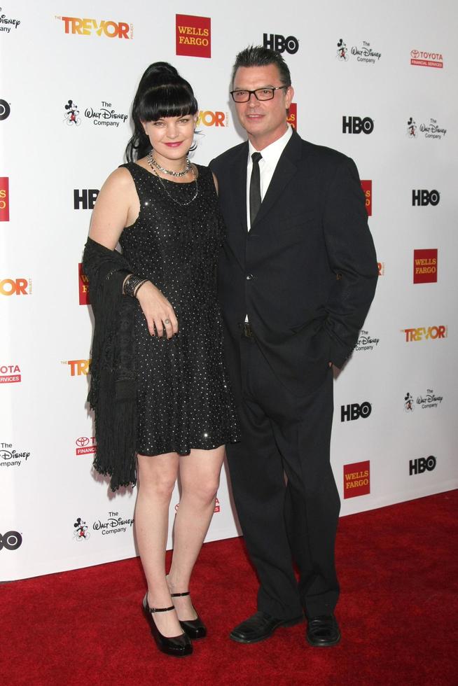 los angeles, 6 décembre - pauley perrette, thomas arklie au gala trevorlive au hollywood palladium le 6 décembre 2015 à los angeles, ca photo