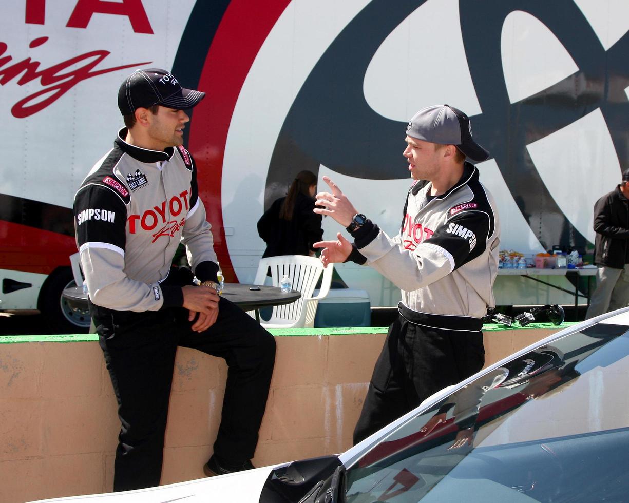 los angeles, 23 mars - jesse metcalfe, brett davern à la 37e formation annuelle de course de célébrités toyota pro au circuit international de willow springs le 23 mars 2013 à rosamond, ca photo exclusive