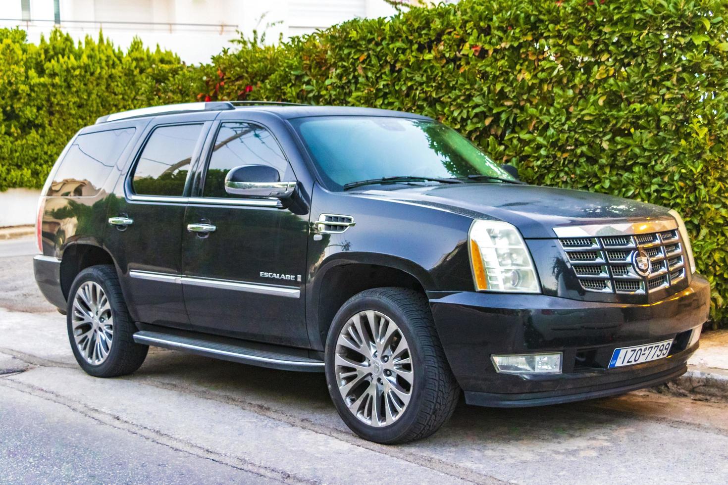 voula attica grèce 2018 escalade noire voiture véhicule garé en grèce. photo