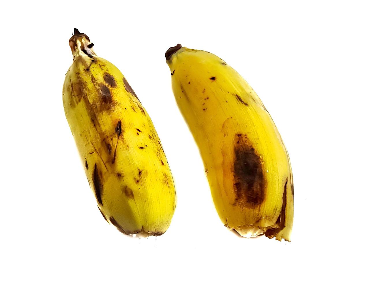 un tas de vieilles bananes nam wah trop mûres qui sont très savoureuses et sucrées photo