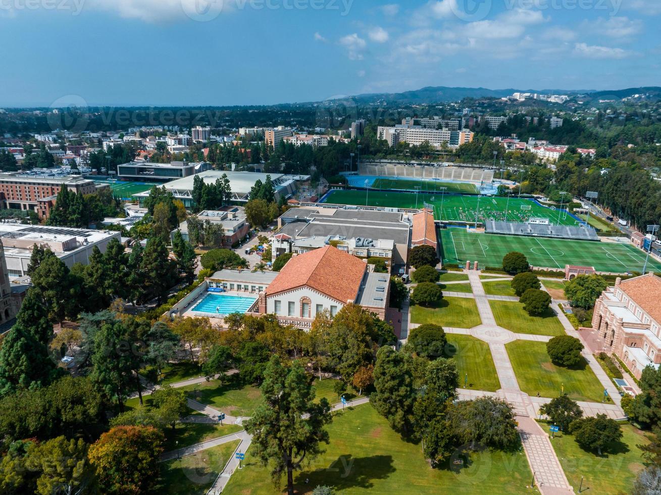 vue aérienne du stade de football de l'université de californie, los angeles photo