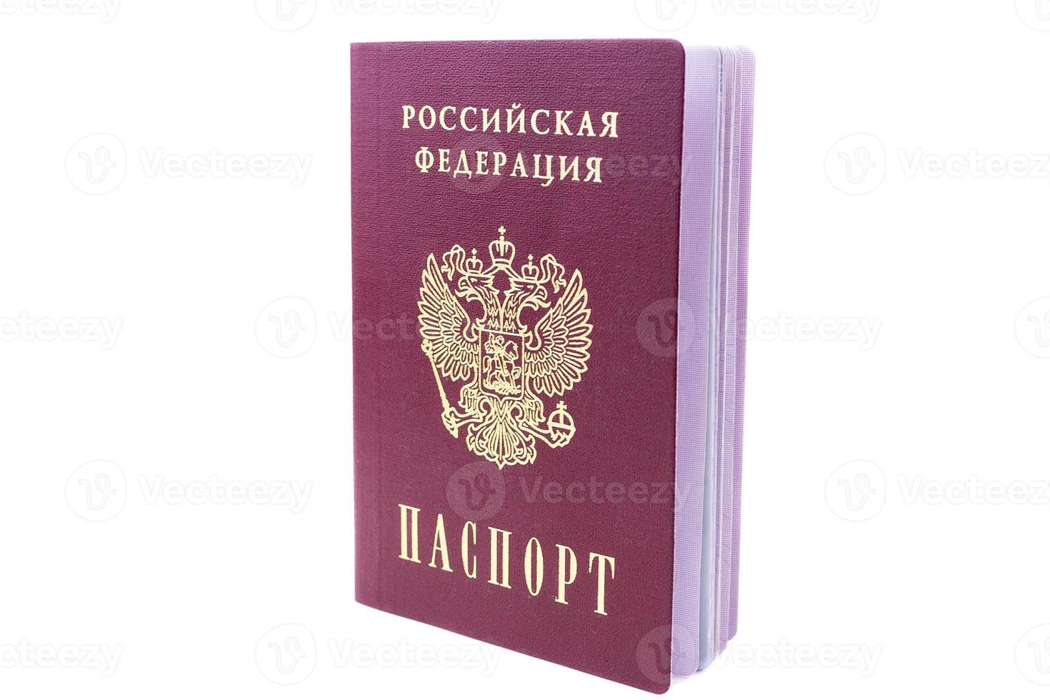 Passeport russe sur fond blanc photo