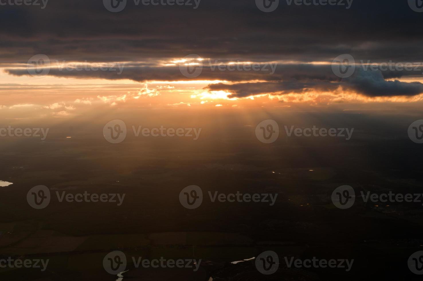 vue aérienne du ciel coucher de soleil dramatique photo