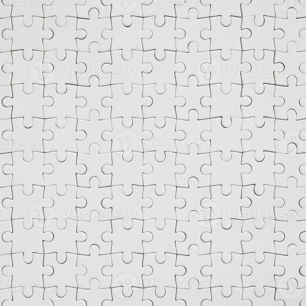 Close up texture d'un puzzle blanc à l'état assemblé. vue de dessus. de nombreux composants d'une grande mosaïque entière sont unis photo