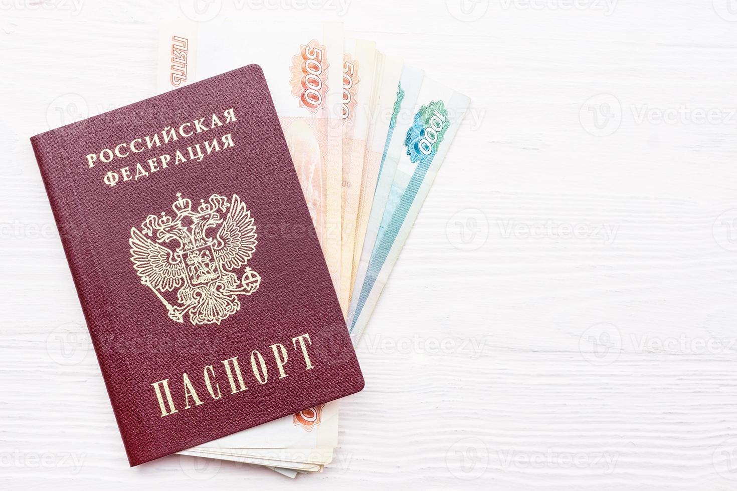 Passeport russe avec de l'argent photo
