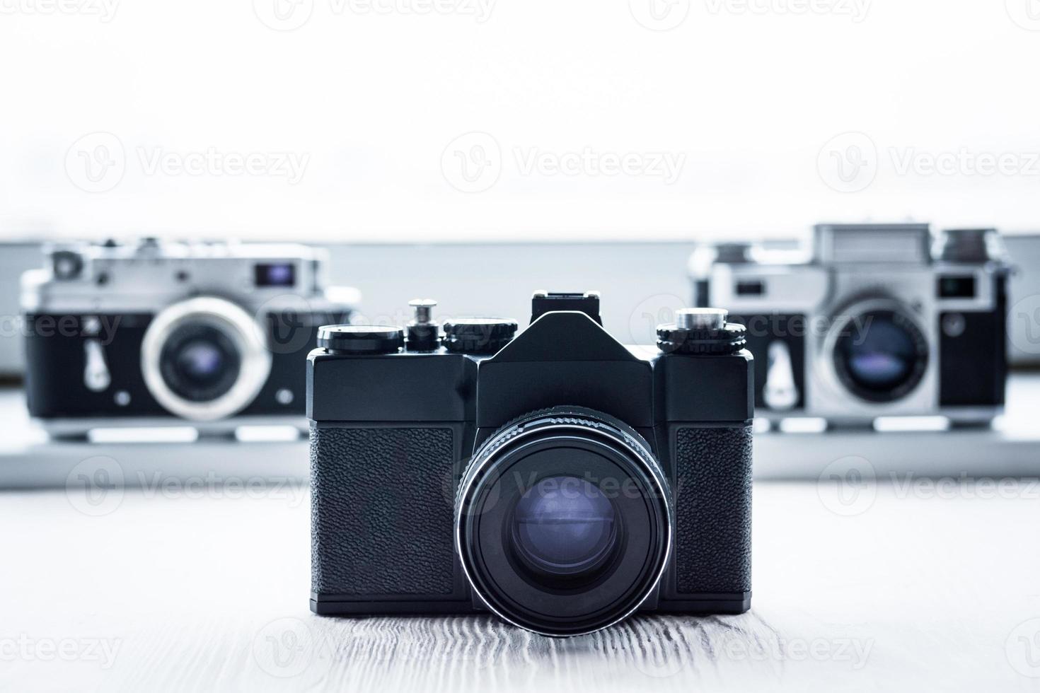 caméras rétro sur fond blanc photo