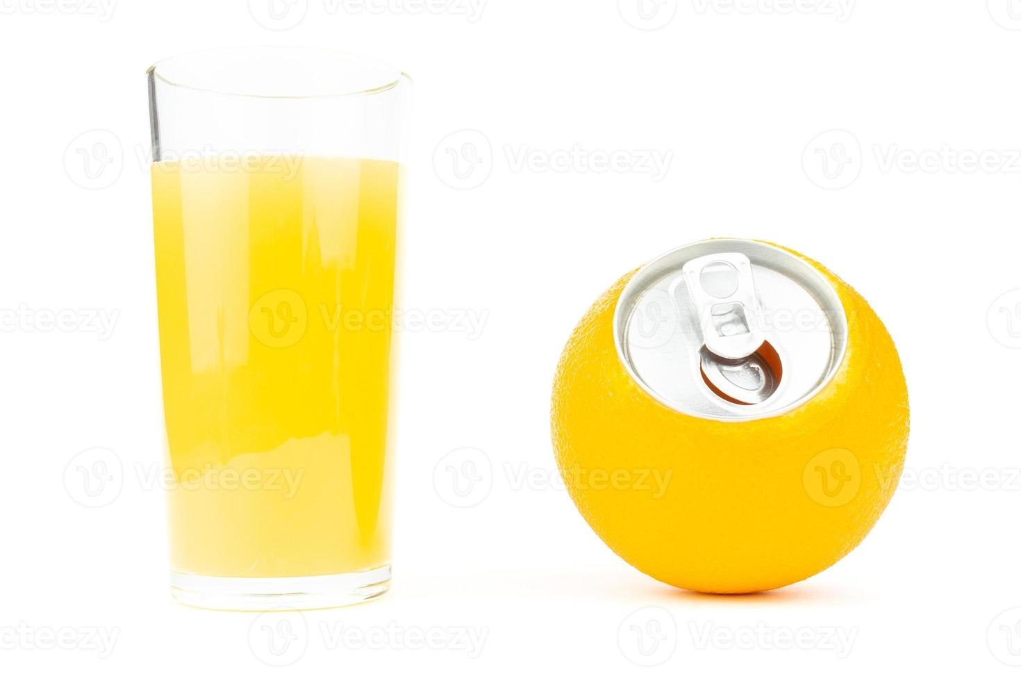 jus d'orange sur fond blanc photo