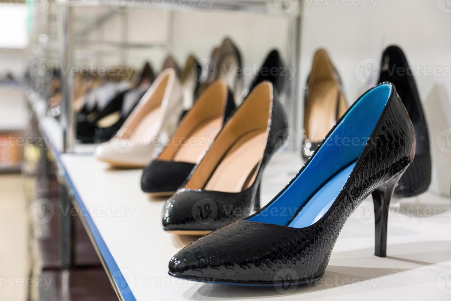 chaussures pour femmes dans un magasin photo
