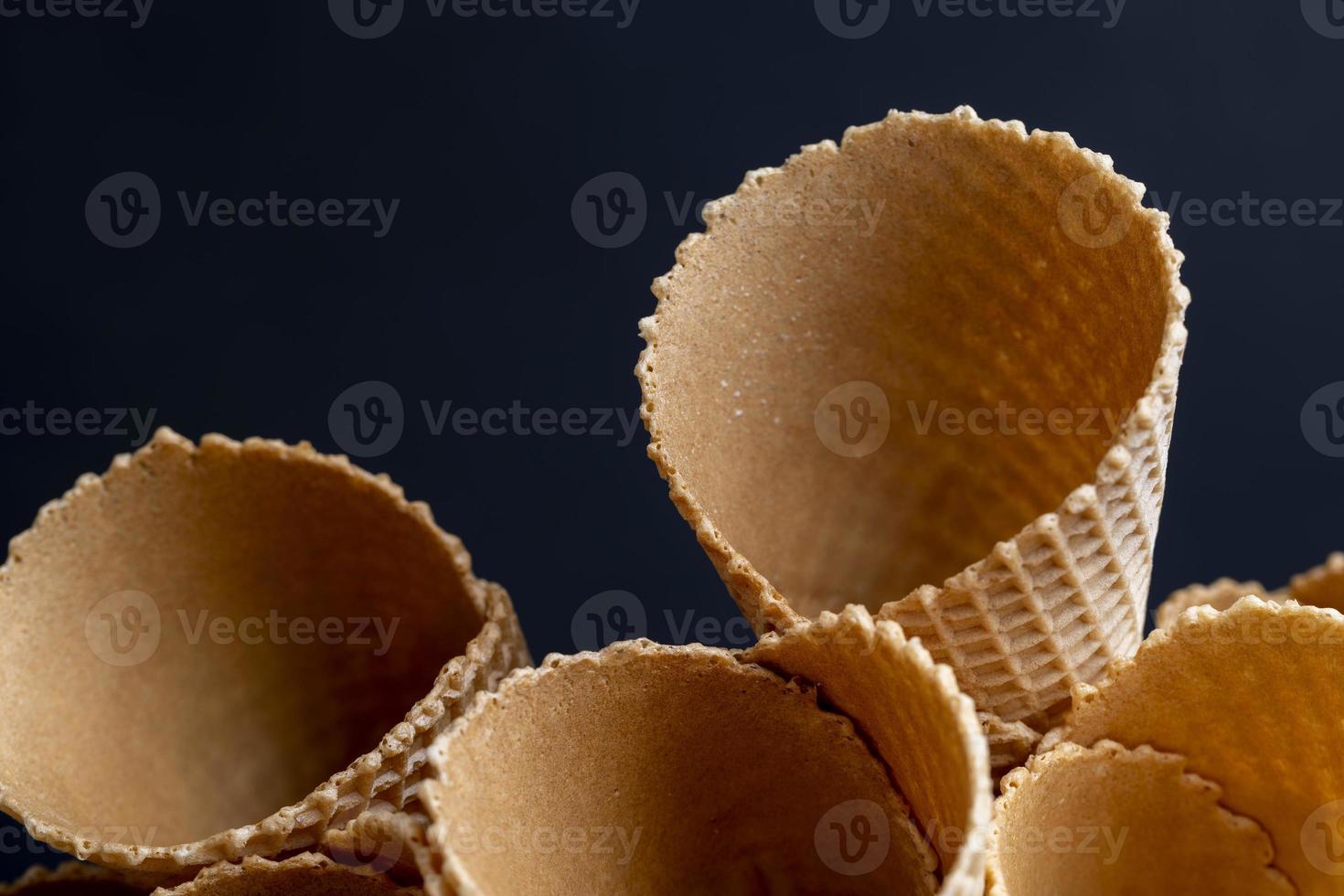 cônes gaufrés pour la crème glacée photo