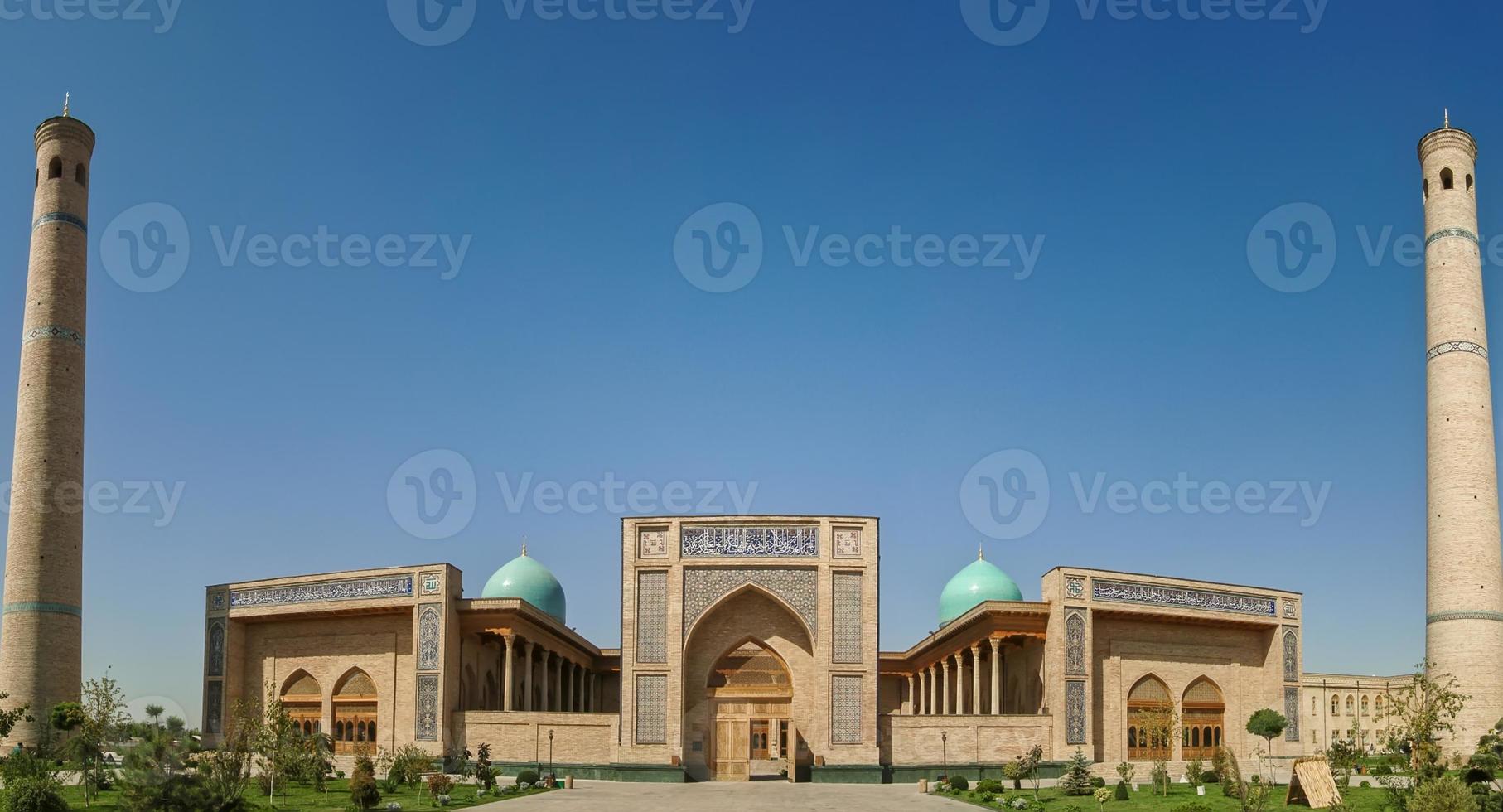 le design extérieur de l'architecture de l'asie centrale. république d'ouzbékistan, tachkent photo