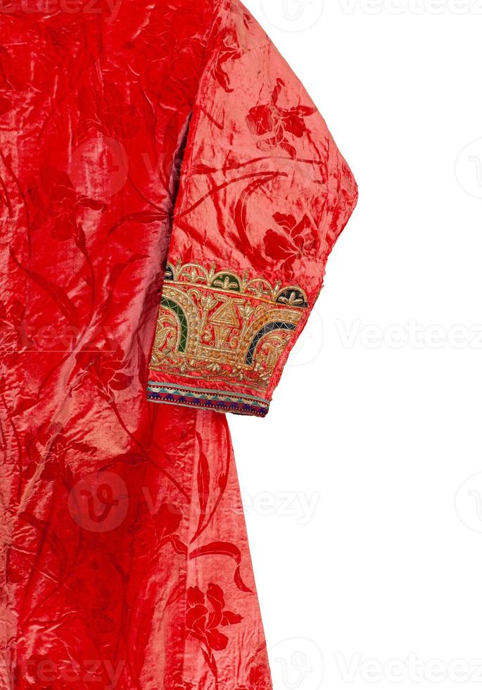 les éléments décoratifs et les ornements de la manche de la robe nationale ouzbèke photo