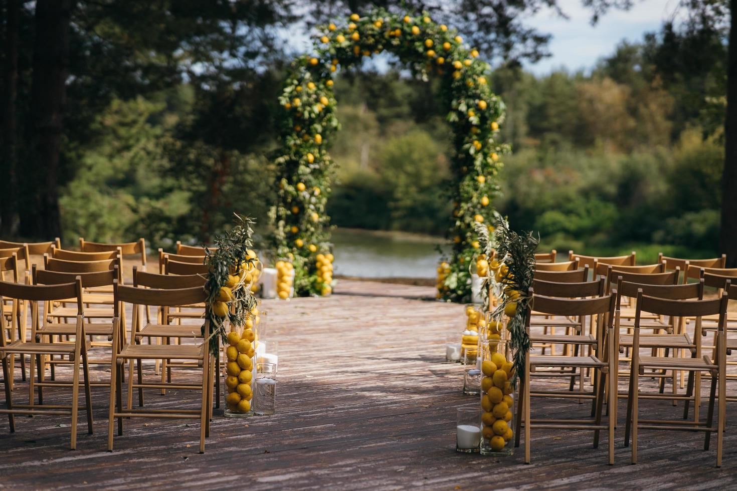 configuration de mariage. préparation de la cérémonie de mariage photo