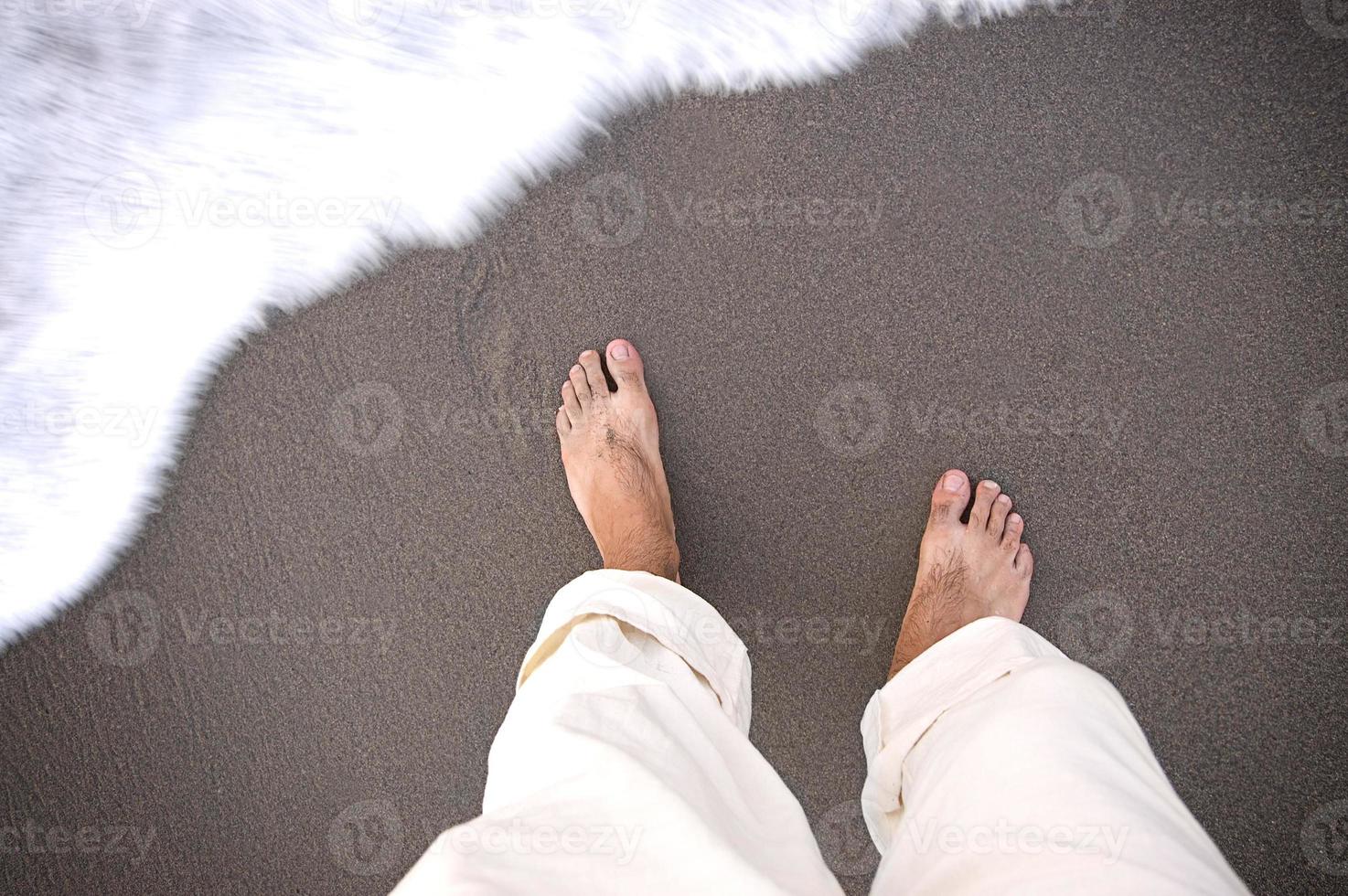 pieds de plage et eau photo